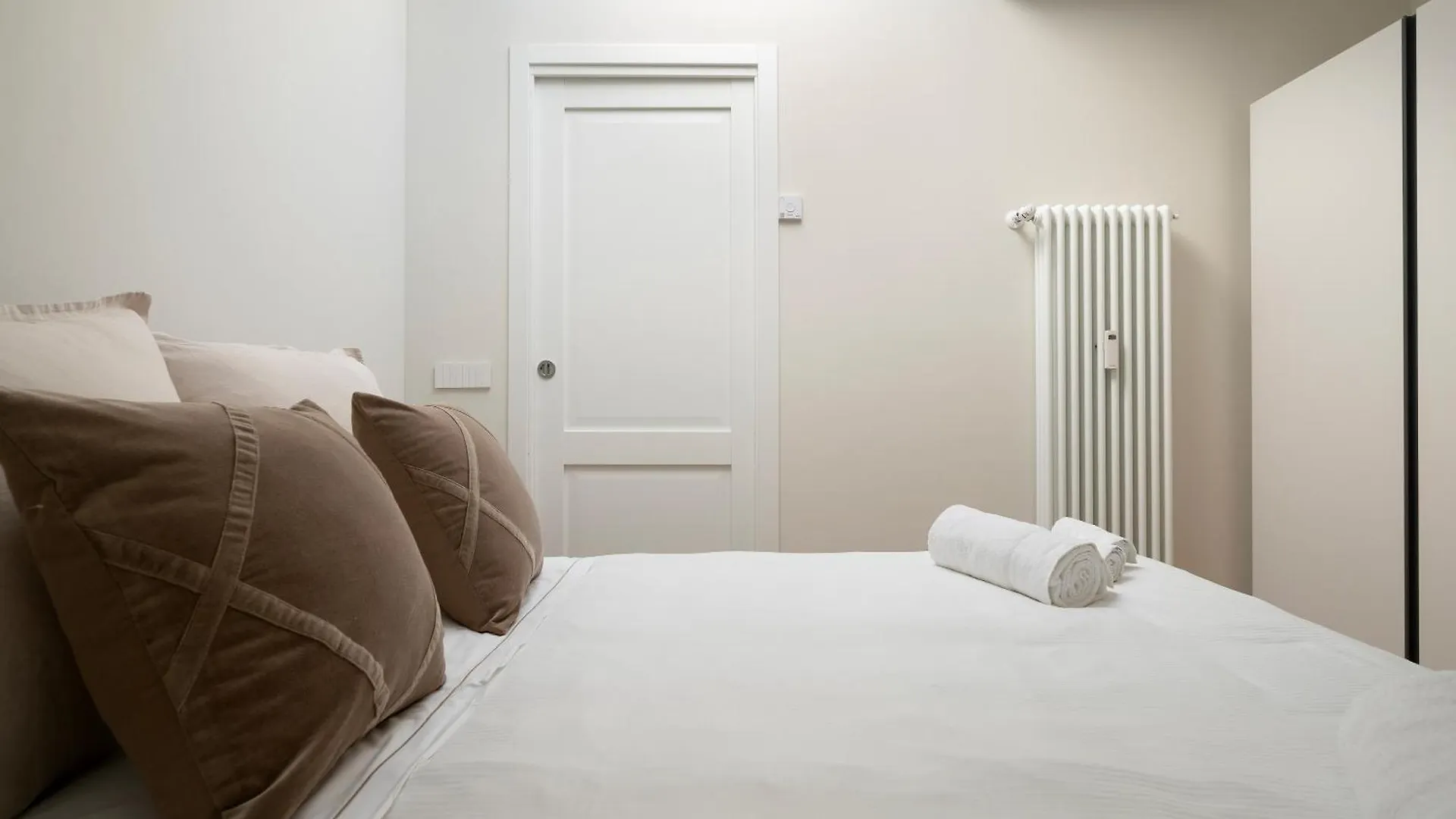 Daire Luminoso Trilocale Certosa - Mirable Pm